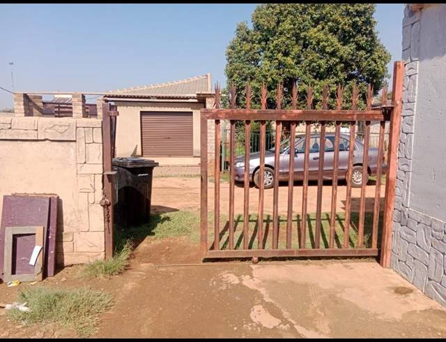 8 BEDROOM HOUSE FOR SALE IN ROODEKOP